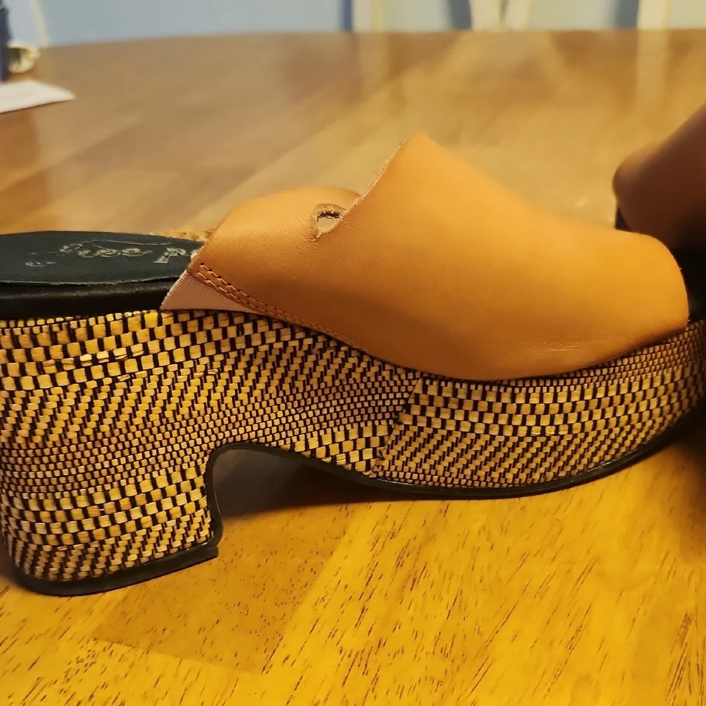 Free People Tan Platform Sandals - Picture 7 of 12